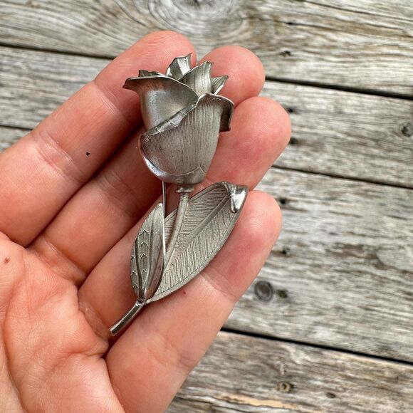 Vintage Jewelry Silver Tone Rose Brooch Pin - Picture 1 of 2
